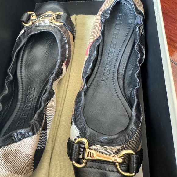 Burberry ballet flats size 7 brand new condition never worn - Picture 2 of 5